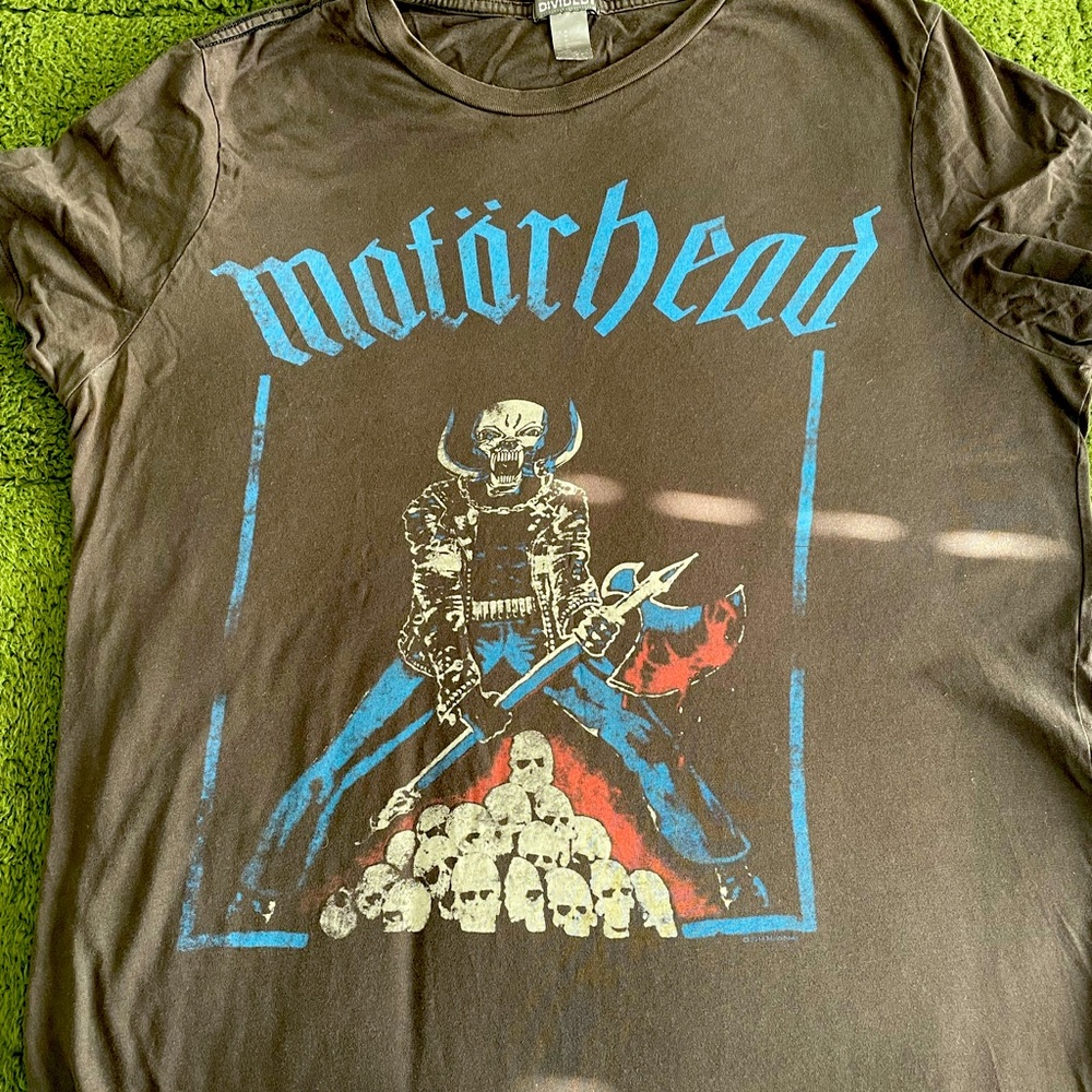 Divided graphic tee